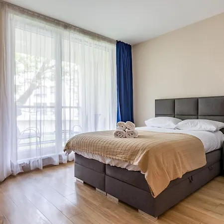 Wola Nest By Aparo Apartment *
